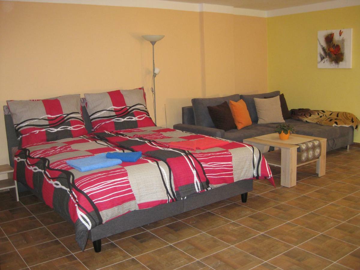 Vcelka Apartament *